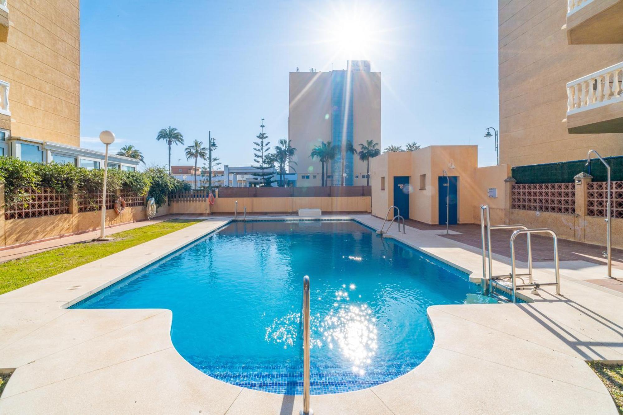 Casa Playa Guadalmar, Beautiful Apartment In Front Of The Sea, Wifi, Ac, Smart Tv, Private Parking Málaga Esterno foto