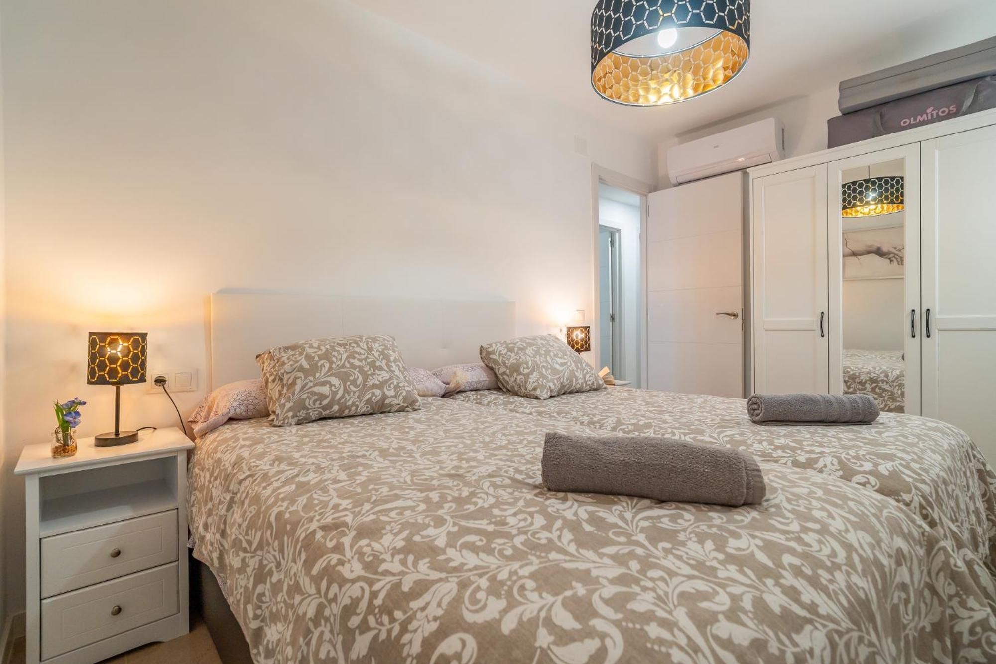 Casa Playa Guadalmar, Beautiful Apartment In Front Of The Sea, Wifi, Ac, Smart Tv, Private Parking Málaga Esterno foto