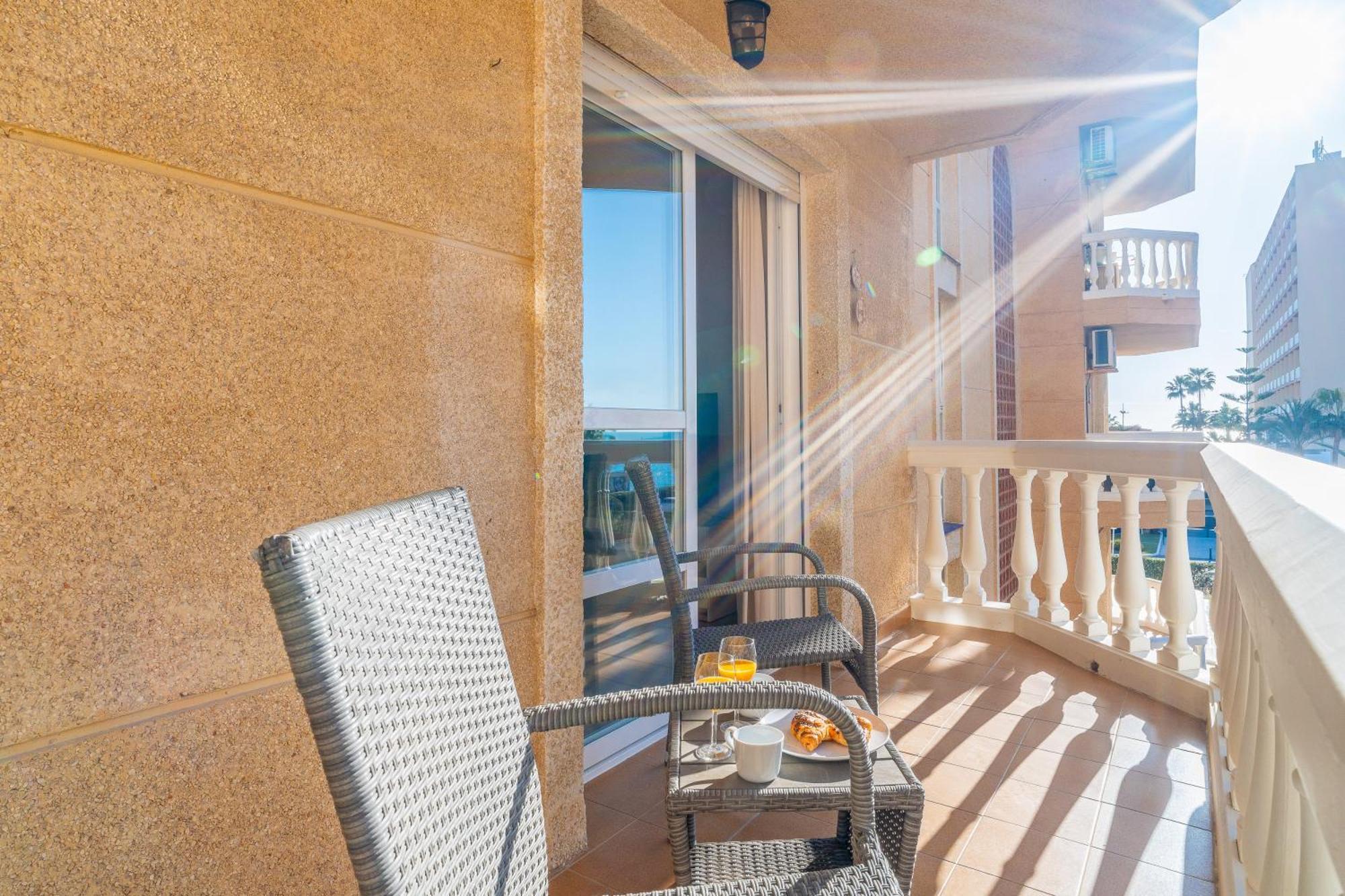 Casa Playa Guadalmar, Beautiful Apartment In Front Of The Sea, Wifi, Ac, Smart Tv, Private Parking Málaga Esterno foto