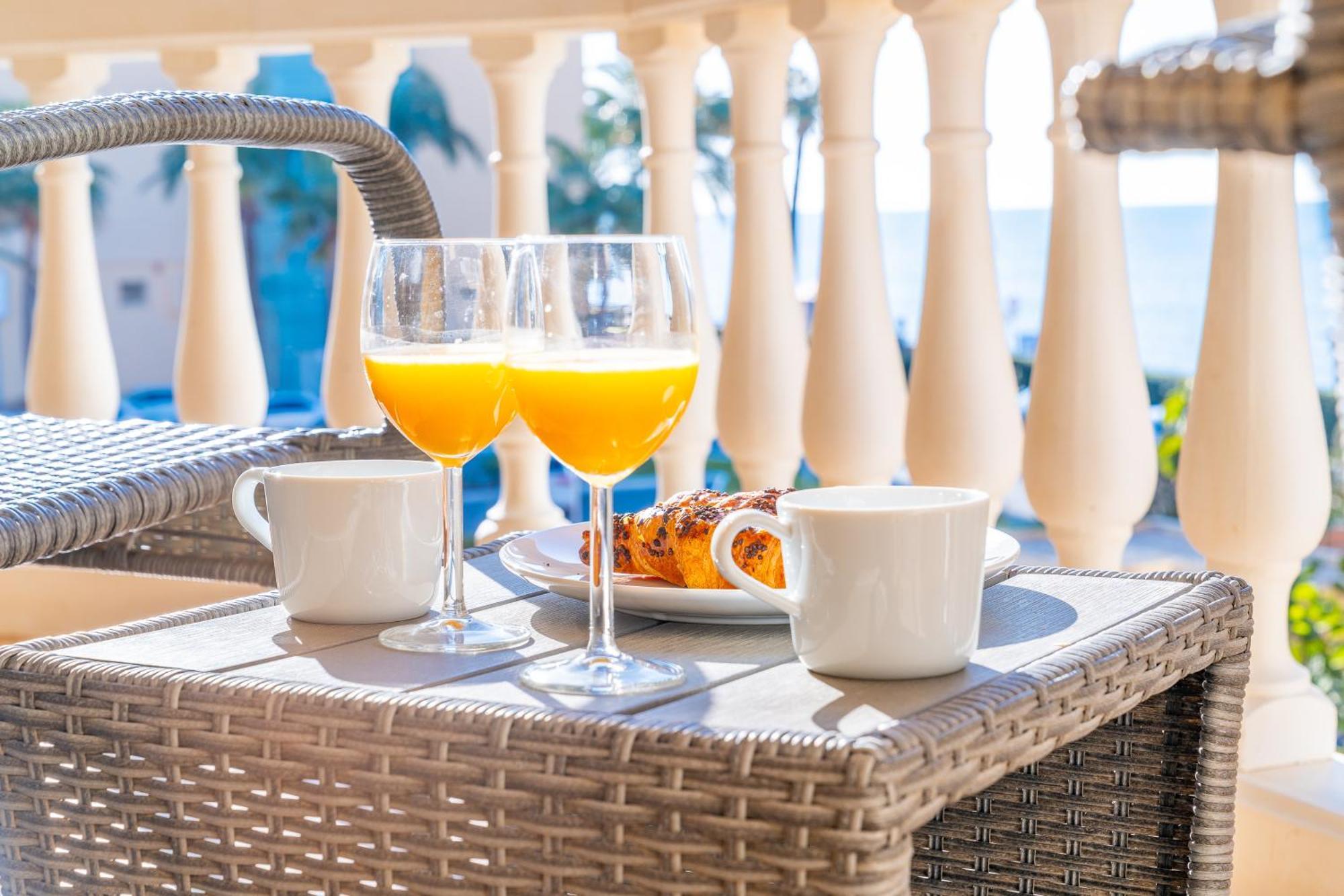 Casa Playa Guadalmar, Beautiful Apartment In Front Of The Sea, Wifi, Ac, Smart Tv, Private Parking Málaga Esterno foto