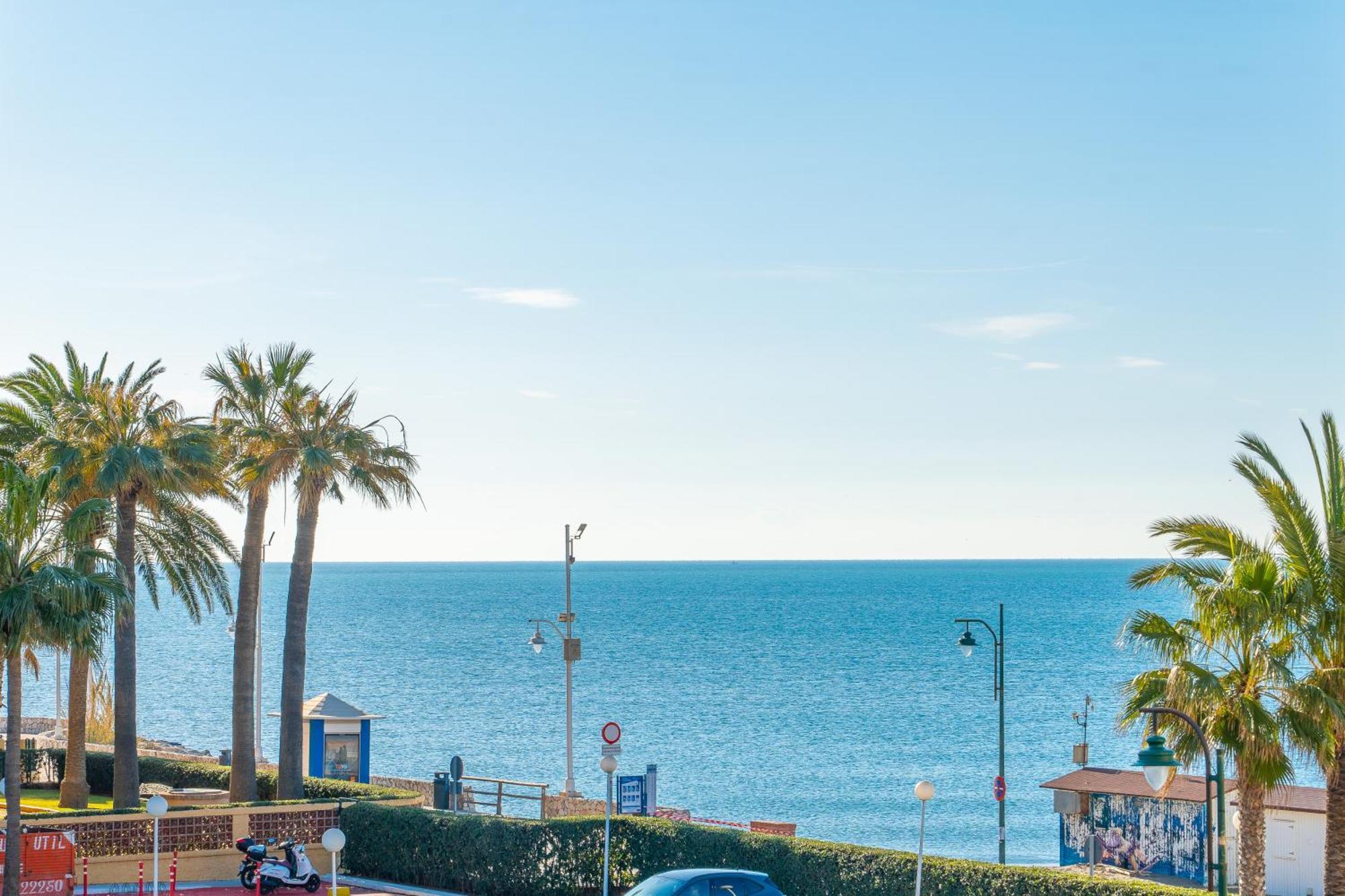 Casa Playa Guadalmar, Beautiful Apartment In Front Of The Sea, Wifi, Ac, Smart Tv, Private Parking Málaga Esterno foto