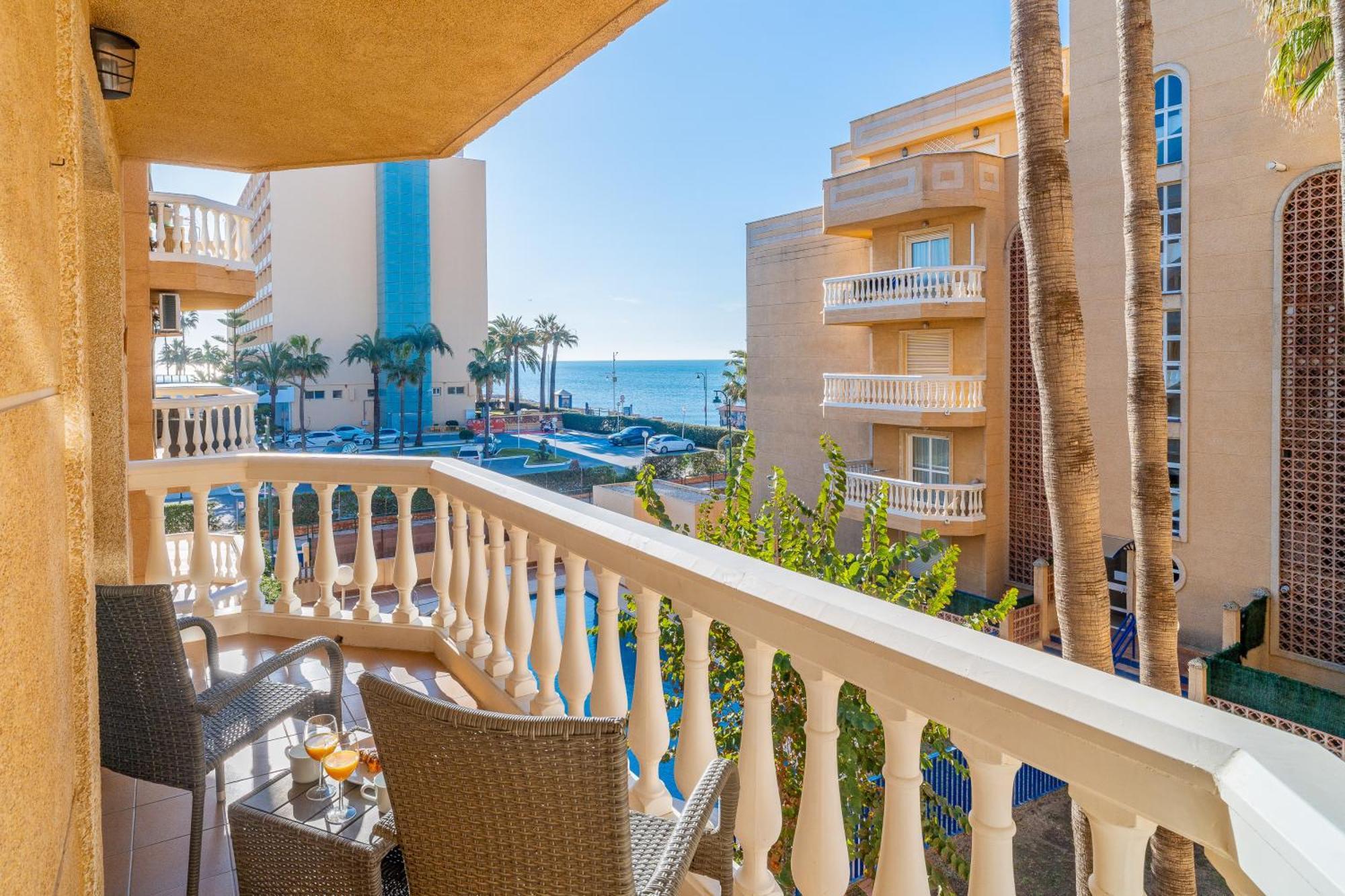 Casa Playa Guadalmar, Beautiful Apartment In Front Of The Sea, Wifi, Ac, Smart Tv, Private Parking Málaga Esterno foto