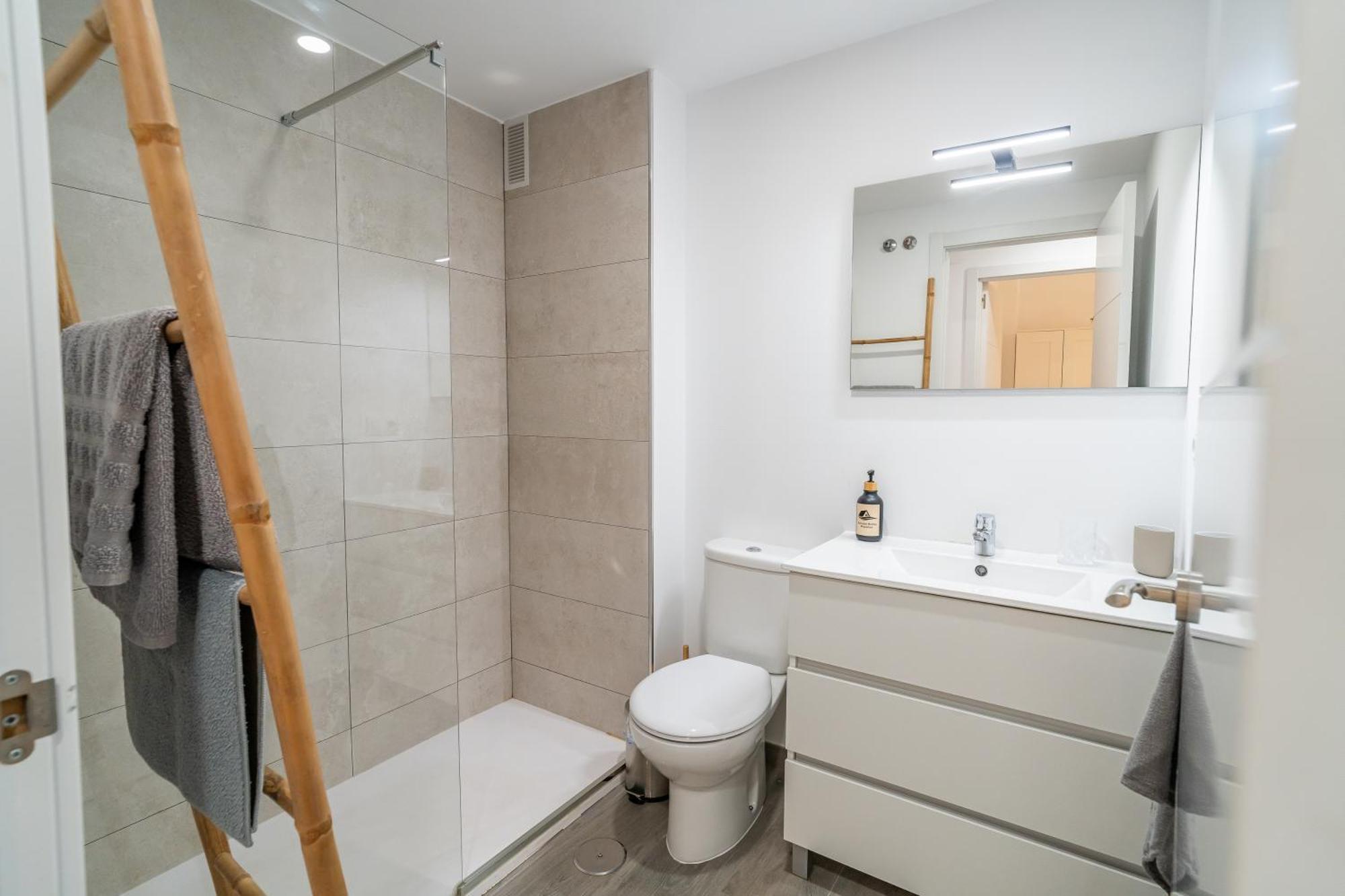 Casa Playa Guadalmar, Beautiful Apartment In Front Of The Sea, Wifi, Ac, Smart Tv, Private Parking Málaga Esterno foto