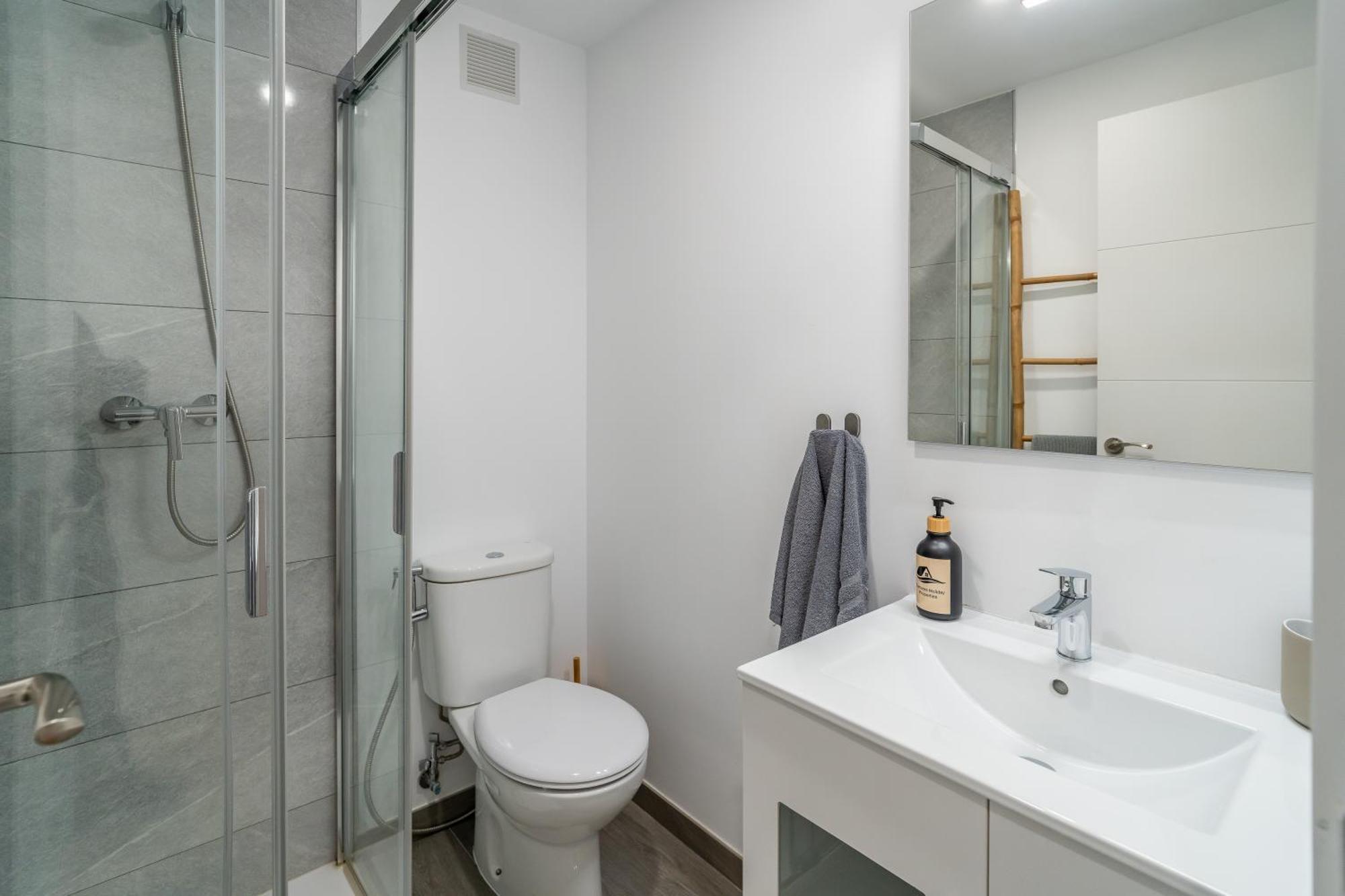 Casa Playa Guadalmar, Beautiful Apartment In Front Of The Sea, Wifi, Ac, Smart Tv, Private Parking Málaga Esterno foto