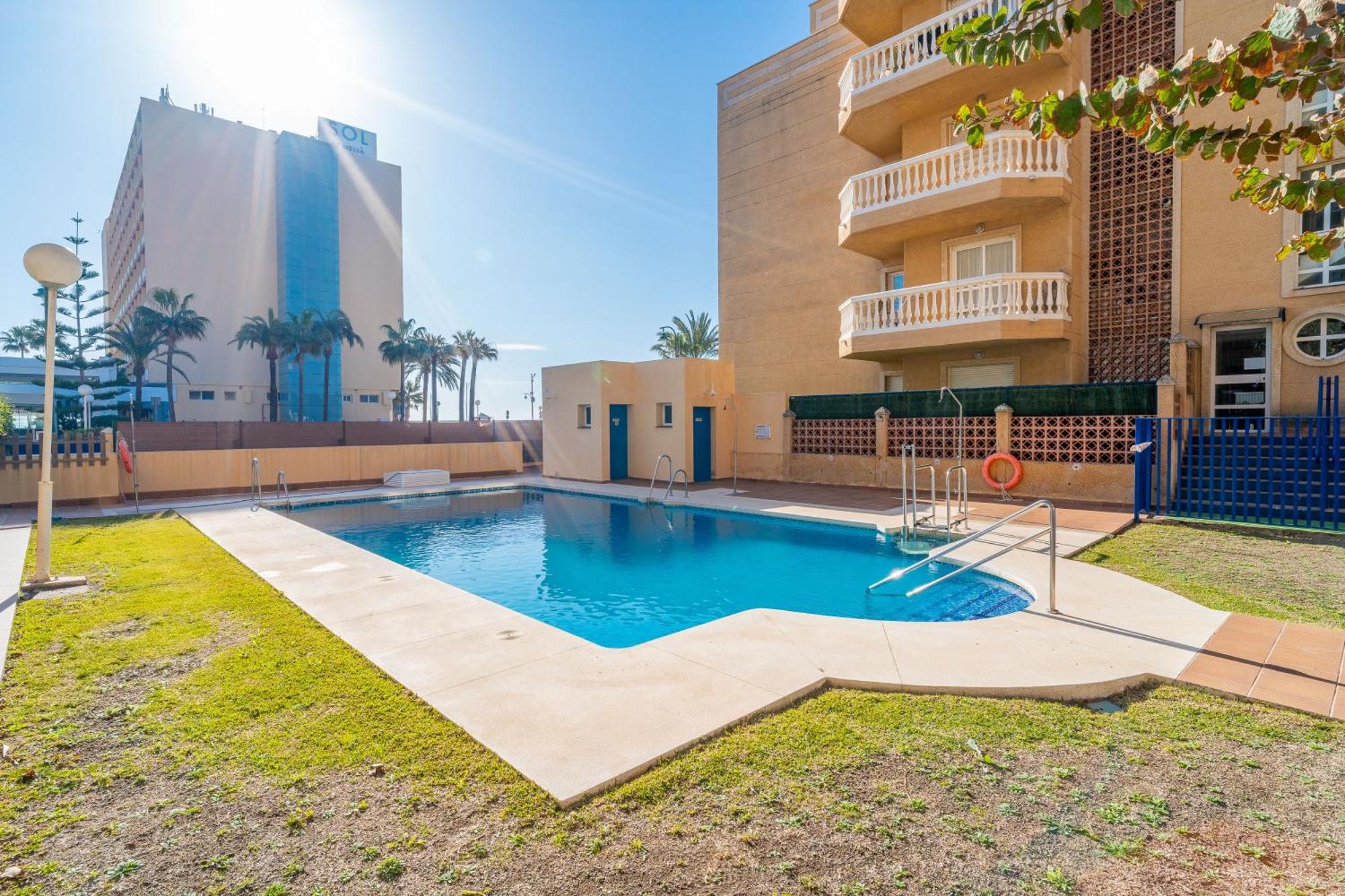 Casa Playa Guadalmar, Beautiful Apartment In Front Of The Sea, Wifi, Ac, Smart Tv, Private Parking Málaga Esterno foto