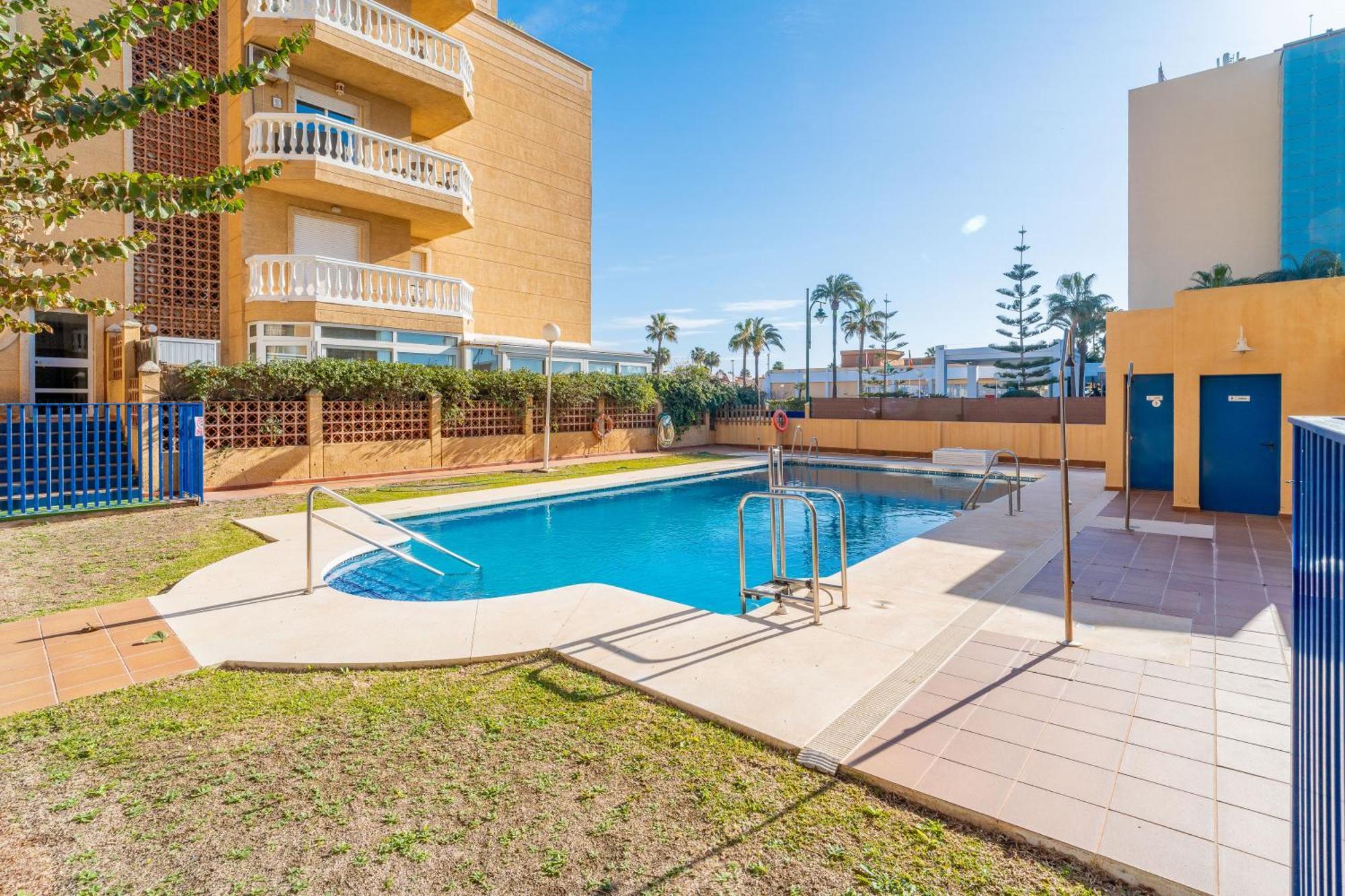 Casa Playa Guadalmar, Beautiful Apartment In Front Of The Sea, Wifi, Ac, Smart Tv, Private Parking Málaga Esterno foto